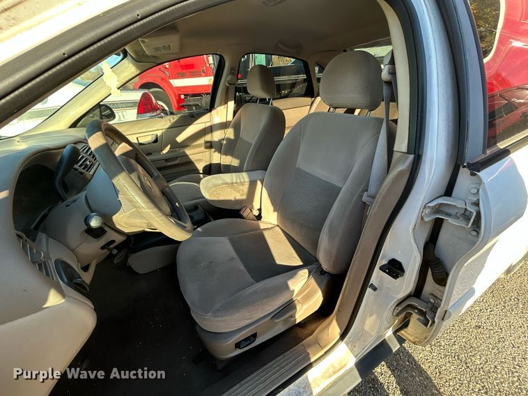 image for item OM9029 2004 Ford Taurus