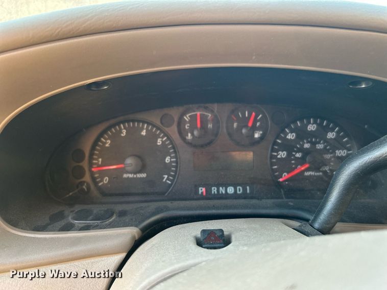 image for item OM9029 2004 Ford Taurus