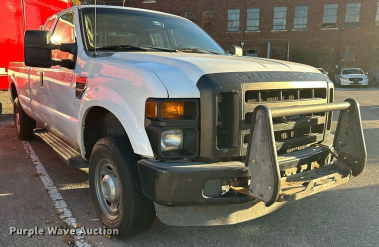 image for item OM9031 2010 Ford F250 Super Duty  SuperCab pickup truck