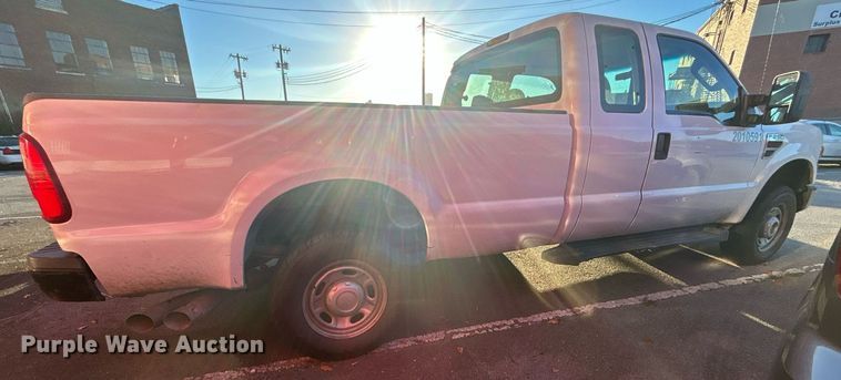 image for item OM9031 2010 Ford F250 Super Duty  SuperCab pickup truck
