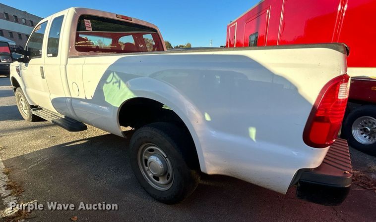 image for item OM9031 2010 Ford F250 Super Duty  SuperCab pickup truck