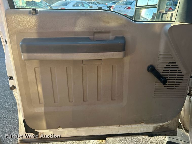 image for item OM9031 2010 Ford F250 Super Duty  SuperCab pickup truck