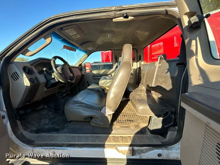 image for item OM9031 2010 Ford F250 Super Duty  SuperCab pickup truck