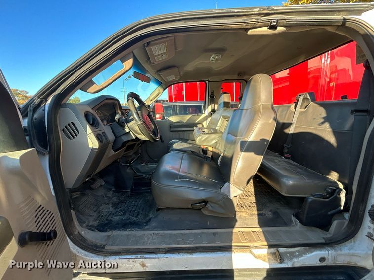 image for item OM9031 2010 Ford F250 Super Duty  SuperCab pickup truck