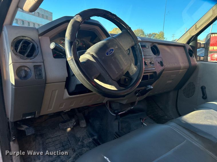 image for item OM9031 2010 Ford F250 Super Duty  SuperCab pickup truck