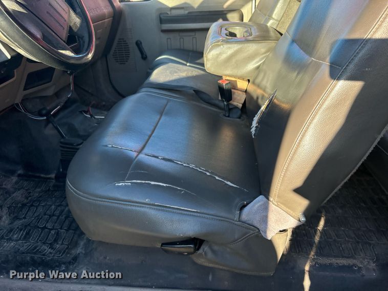 image for item OM9031 2010 Ford F250 Super Duty  SuperCab pickup truck