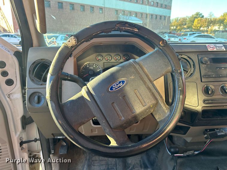 image for item OM9031 2010 Ford F250 Super Duty  SuperCab pickup truck