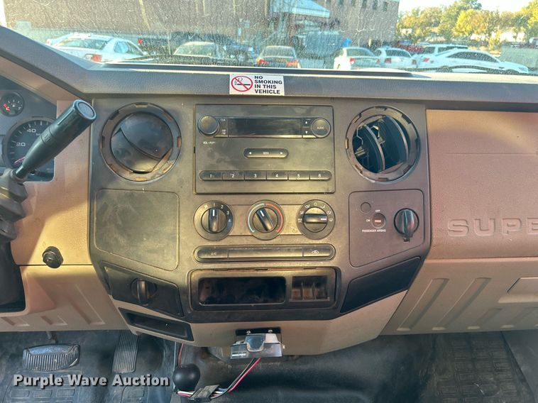 image for item OM9031 2010 Ford F250 Super Duty  SuperCab pickup truck