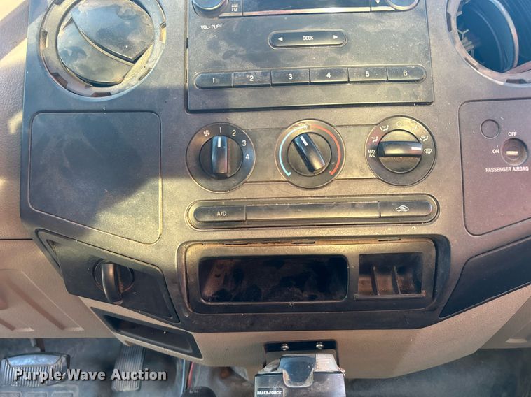 image for item OM9031 2010 Ford F250 Super Duty  SuperCab pickup truck