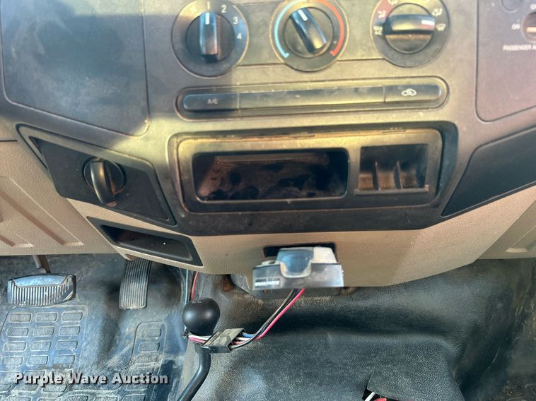 image for item OM9031 2010 Ford F250 Super Duty  SuperCab pickup truck