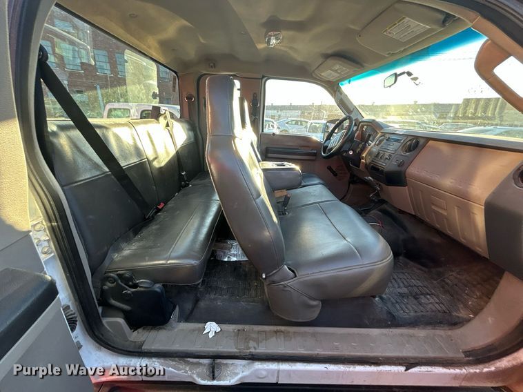 image for item OM9031 2010 Ford F250 Super Duty  SuperCab pickup truck