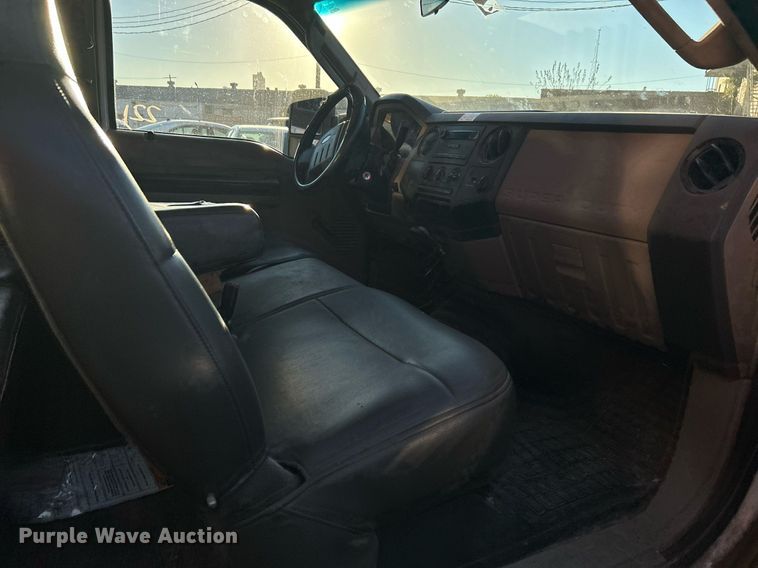 image for item OM9031 2010 Ford F250 Super Duty  SuperCab pickup truck