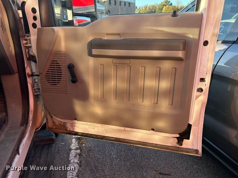 image for item OM9031 2010 Ford F250 Super Duty  SuperCab pickup truck