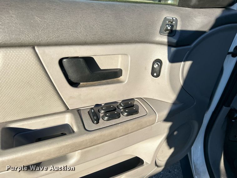 image for item OM9032 2006 Ford Taurus