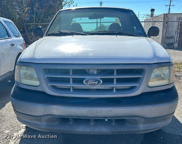 image for item OM9033 2002 Ford F150  SuperCab pickup truck