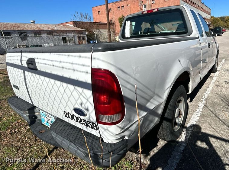 image for item OM9033 2002 Ford F150  SuperCab pickup truck