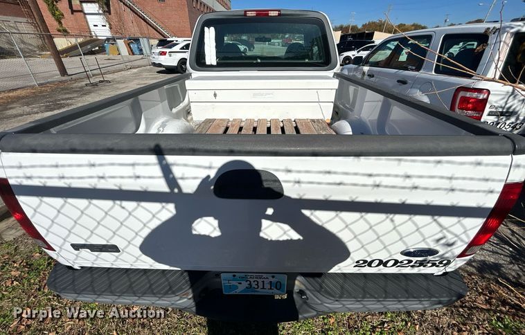 image for item OM9033 2002 Ford F150  SuperCab pickup truck