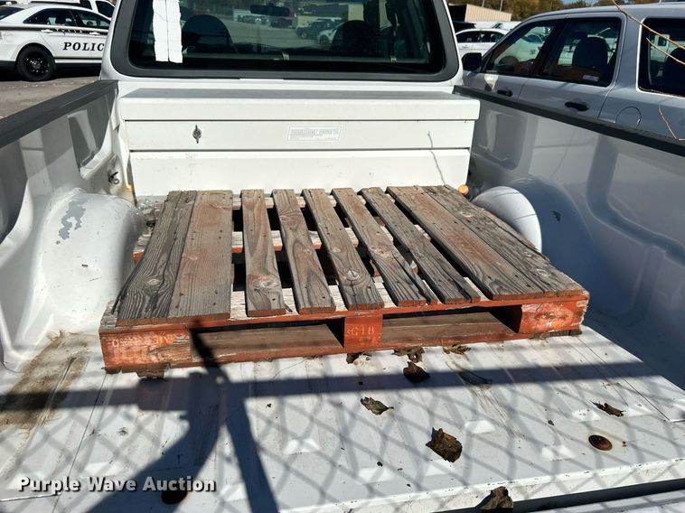 image for item OM9033 2002 Ford F150  SuperCab pickup truck