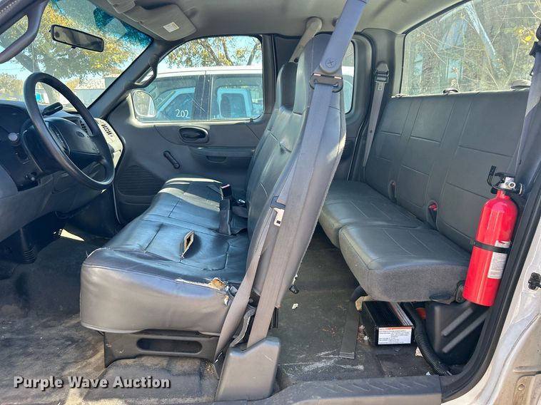 image for item OM9033 2002 Ford F150  SuperCab pickup truck