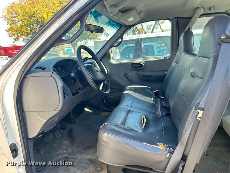 image for item OM9033 2002 Ford F150  SuperCab pickup truck