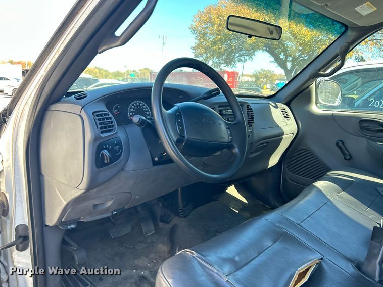 image for item OM9033 2002 Ford F150  SuperCab pickup truck