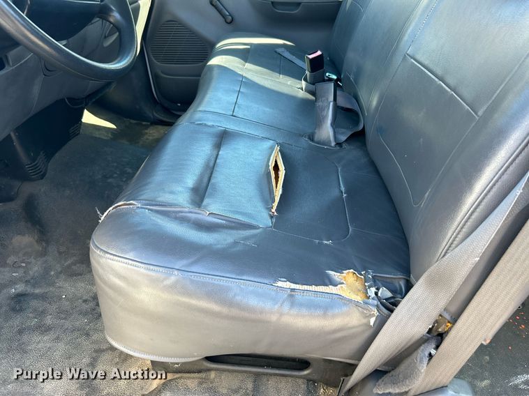 image for item OM9033 2002 Ford F150  SuperCab pickup truck