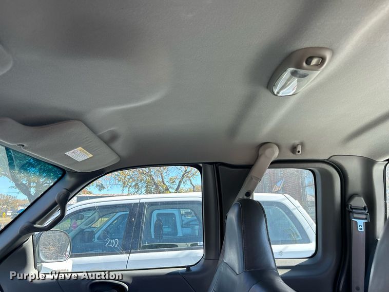 image for item OM9033 2002 Ford F150  SuperCab pickup truck