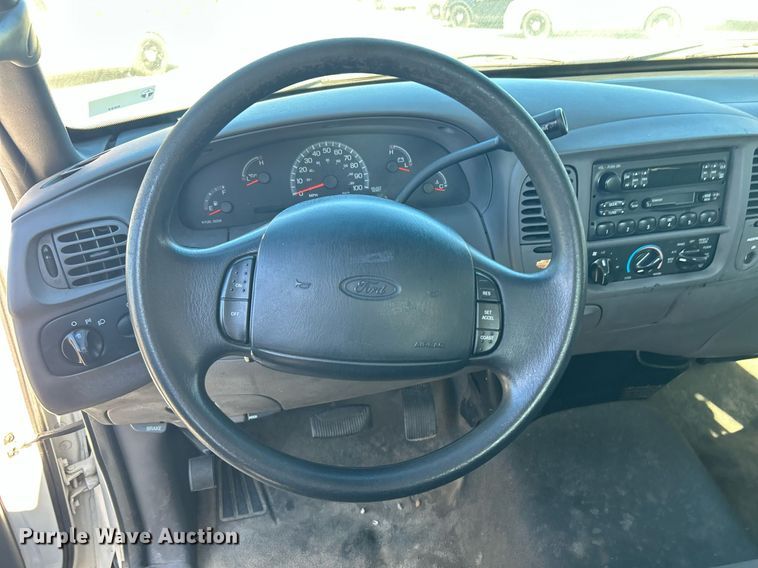 image for item OM9033 2002 Ford F150  SuperCab pickup truck