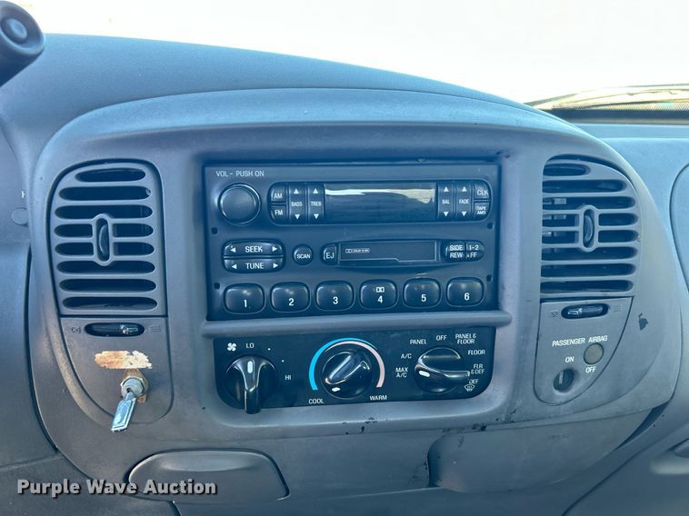 image for item OM9033 2002 Ford F150  SuperCab pickup truck