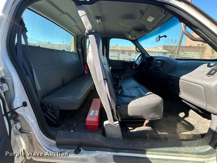 image for item OM9033 2002 Ford F150  SuperCab pickup truck