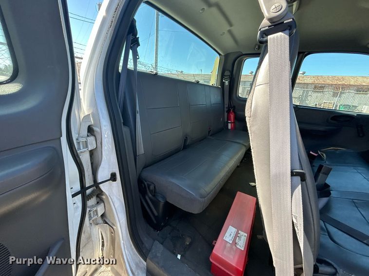 image for item OM9033 2002 Ford F150  SuperCab pickup truck