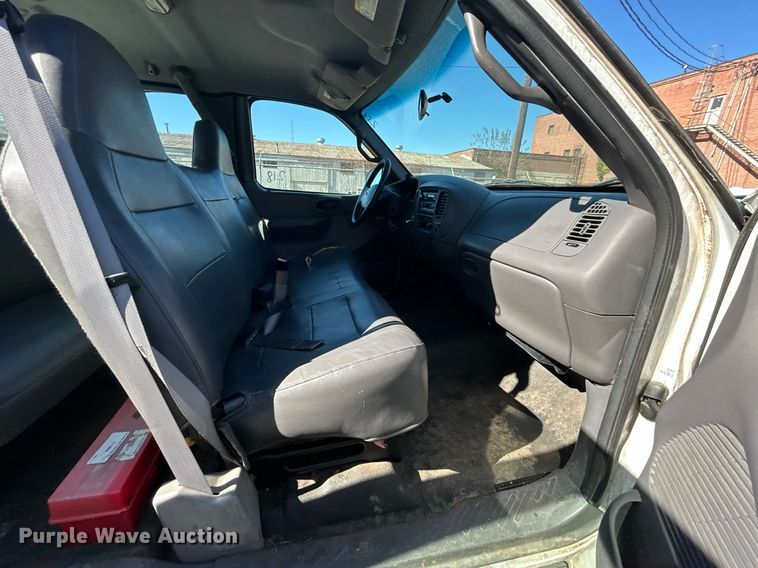 image for item OM9033 2002 Ford F150  SuperCab pickup truck