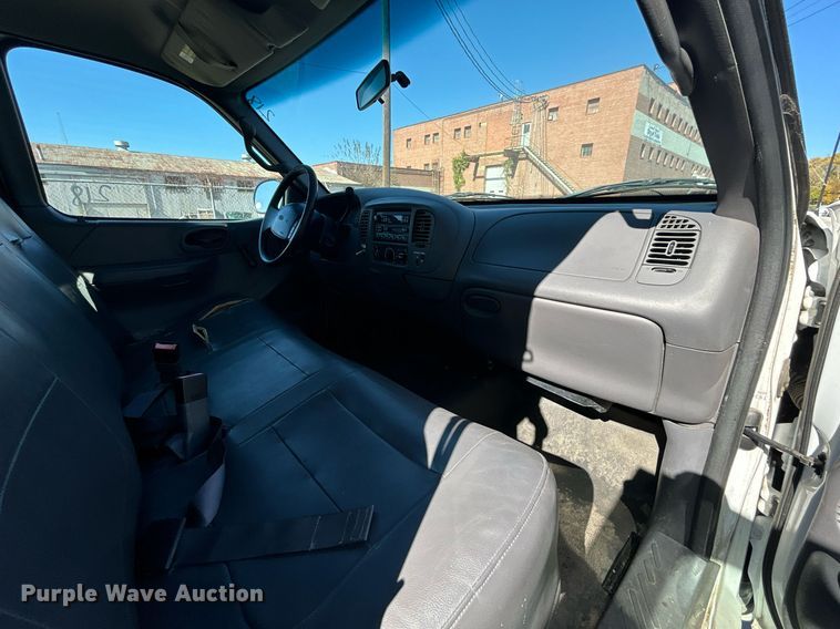 image for item OM9033 2002 Ford F150  SuperCab pickup truck