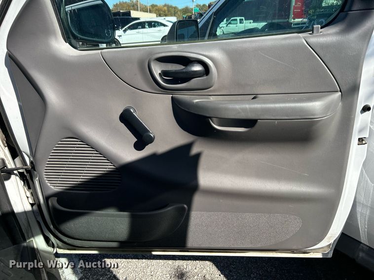 image for item OM9033 2002 Ford F150  SuperCab pickup truck