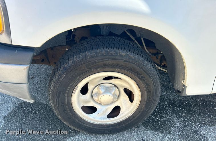 image for item OM9033 2002 Ford F150  SuperCab pickup truck