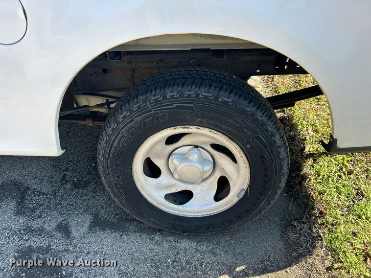 image for item OM9033 2002 Ford F150  SuperCab pickup truck