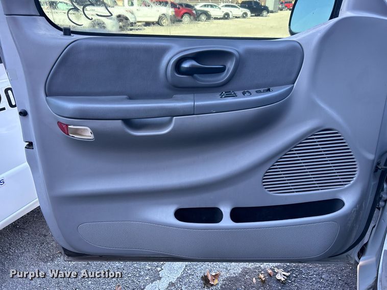 image for item OM9035 2003 Ford F150  SuperCab pickup truck