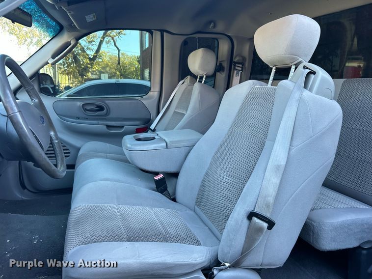 image for item OM9035 2003 Ford F150  SuperCab pickup truck