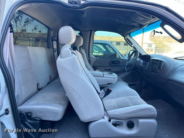 image for item OM9035 2003 Ford F150  SuperCab pickup truck