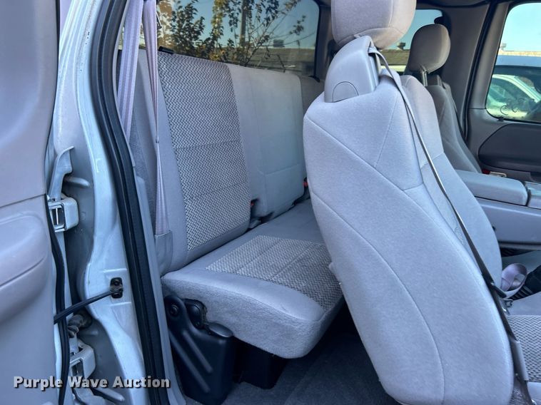 image for item OM9035 2003 Ford F150  SuperCab pickup truck