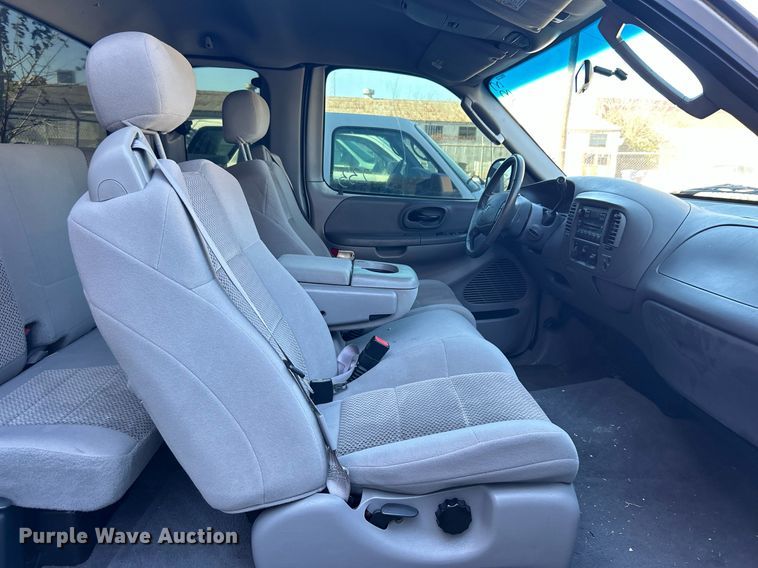 image for item OM9035 2003 Ford F150  SuperCab pickup truck