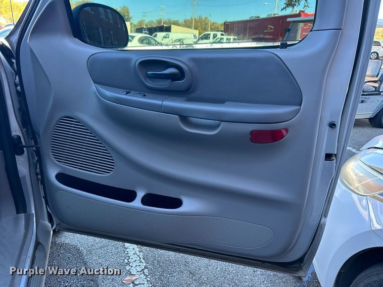 image for item OM9035 2003 Ford F150  SuperCab pickup truck