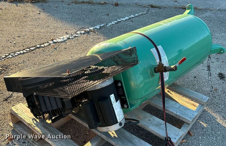 image for item OM9044 Speedaire 3JR76  air compressor