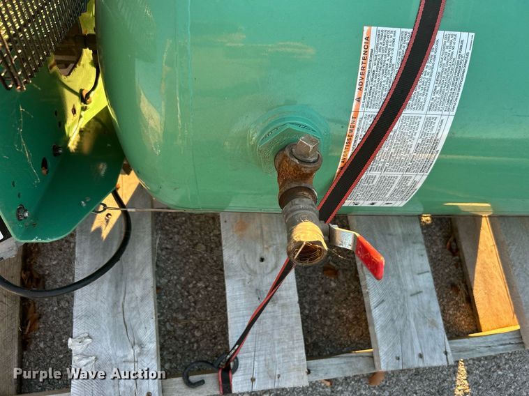 image for item OM9044 Speedaire 3JR76  air compressor