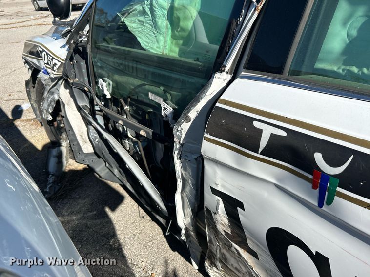 image for item OM9052 (2) Ford Taurus Police Interceptors