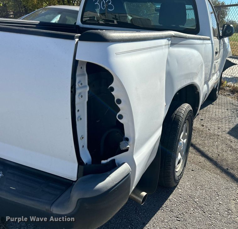 image for item OM9053 2013 Toyota Tacoma  pickup truck