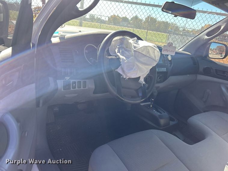 image for item OM9053 2013 Toyota Tacoma  pickup truck