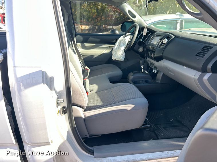 image for item OM9053 2013 Toyota Tacoma  pickup truck