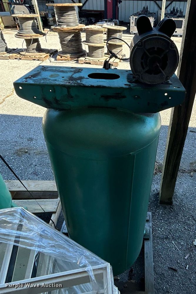 image for item OM9061 Speedaire 4B236B  air compressor