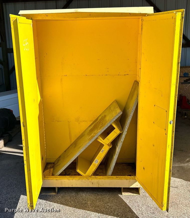 image for item OM9083 (2) flammable storage cabinets